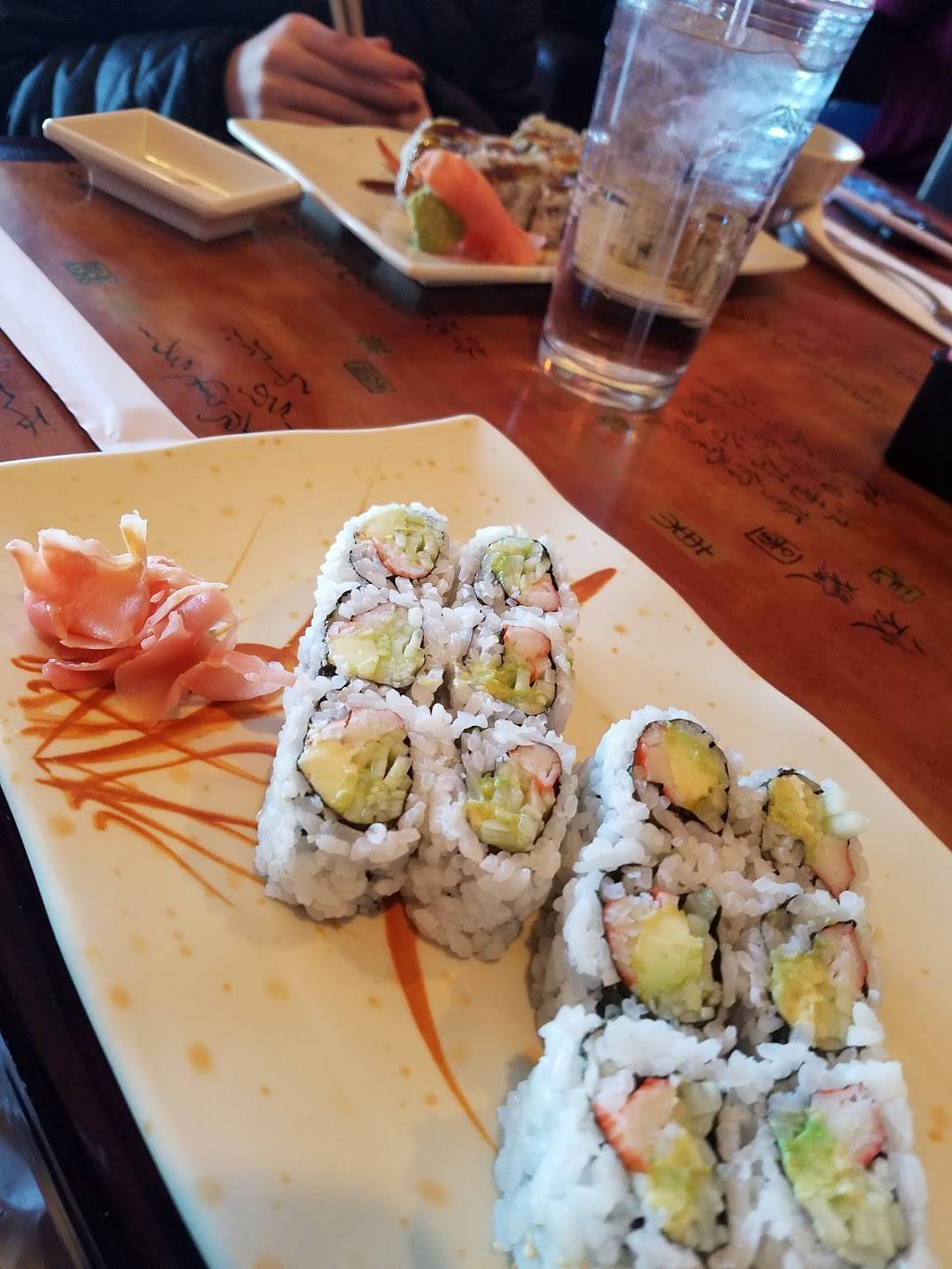 Kabuto Sushi and Teppanyaki | restaurant | 1836 Abbey Rd, Charlottesville, VA 22911, USA | 4349731585 OR +1 434-973-1585