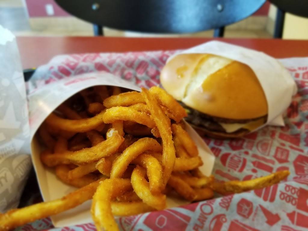 Jack in the Box | restaurant | 6720 N Blackstone Ave, Fresno, CA 93710, USA | 5594322826 OR +1 559-432-2826