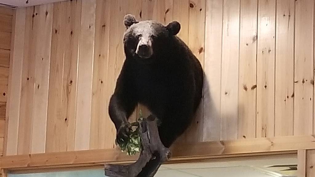 Tracks Bar and Family Dining | restaurant | W7916 Carlton Rd, Spooner, WI 54801, USA | 7156353399 OR +1 715-635-3399