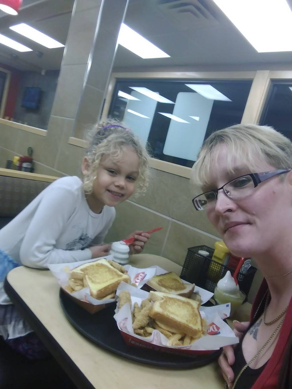 Dairy Queen Grill & Chill | restaurant | 606 W Broadway St, Lawrenceburg, KY 40342, USA | 5028399972 OR +1 502-839-9972