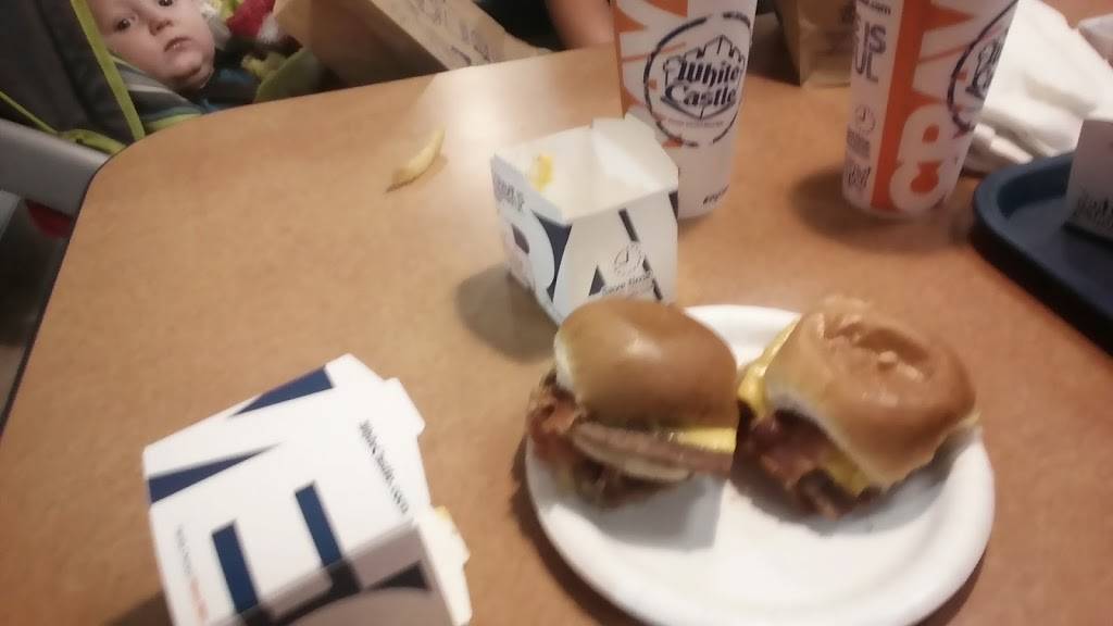 White Castle | restaurant | 1141 N Green Mt Rd, Belleville, IL 62221, USA | 6186220627 OR +1 618-622-0627