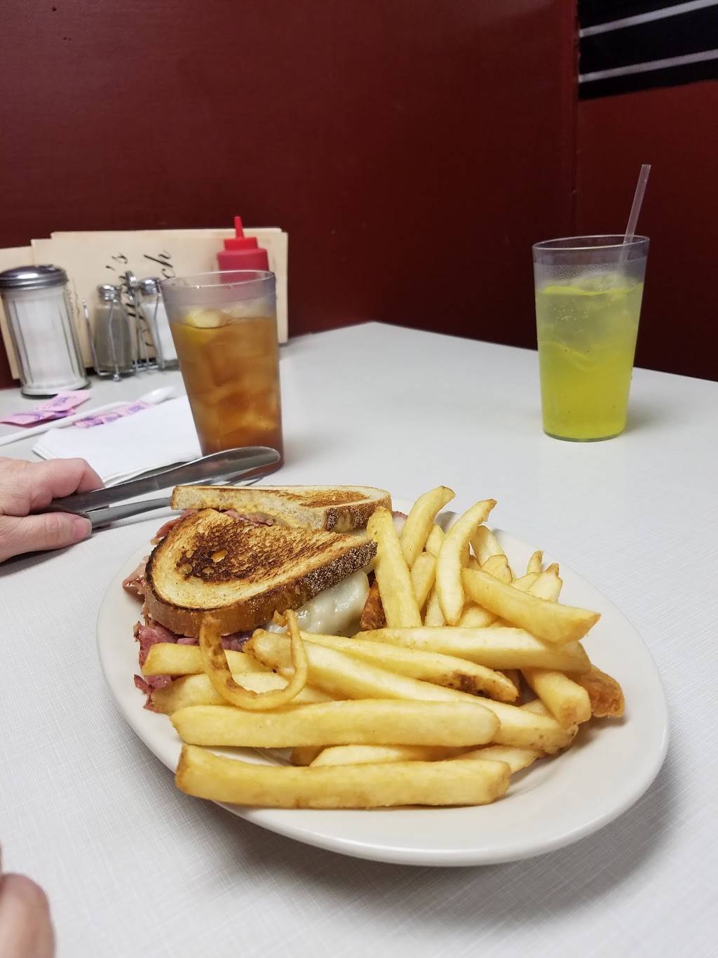 Jims Lunch | restaurant | 105 East W Main St, Millville, NJ 08332, USA | 8563271299 OR +1 856-327-1299