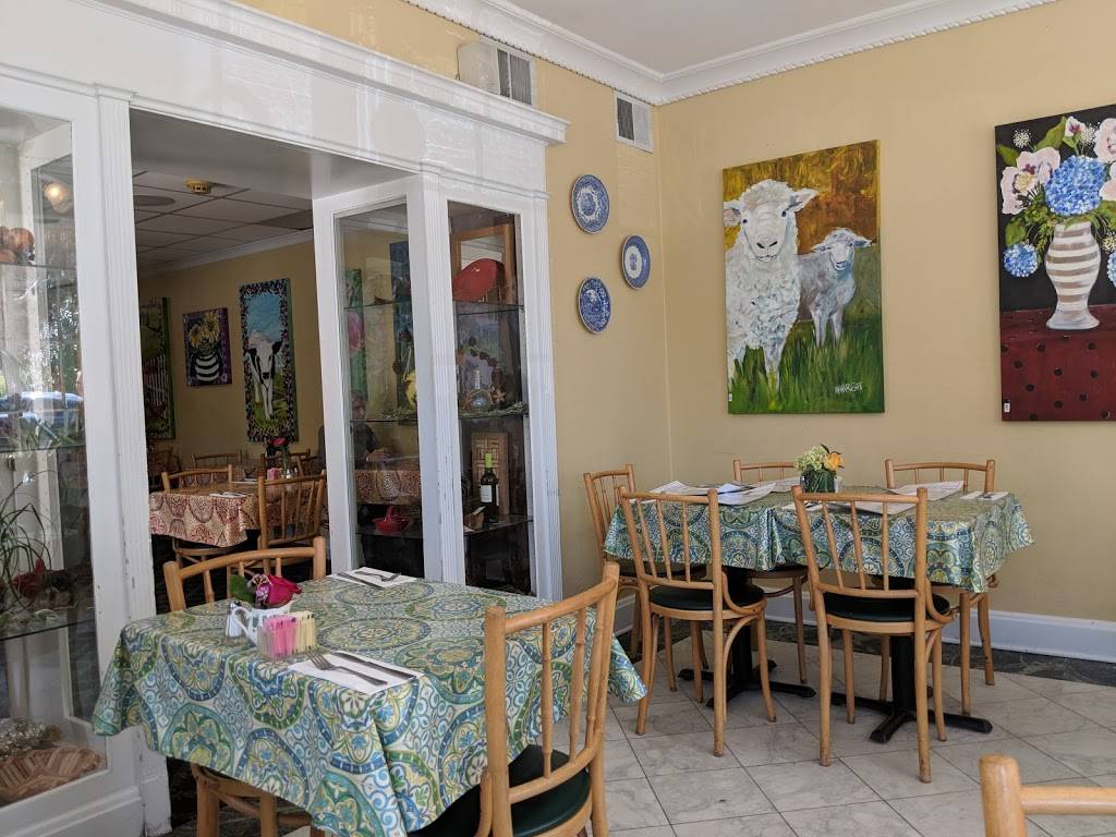 Sweet Basil | restaurant | 134 NW Broad St, Southern Pines, NC 28387, USA | 9106931487 OR +1 910-693-1487