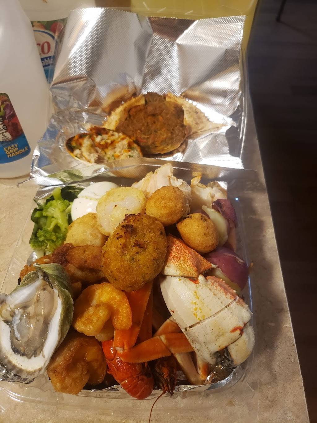 Holy Miracle Basket Seafood and Soul | restaurant | 861 Burger St, Charleston, SC 29407, USA | 8435304208 OR +1 843-530-4208