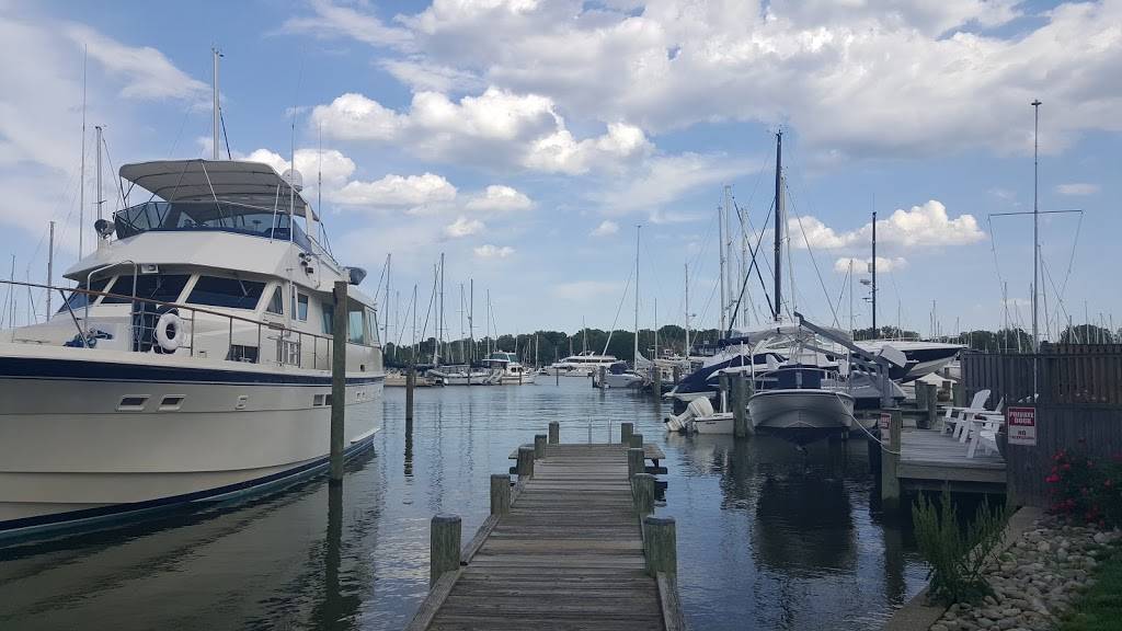 Davis Pub | restaurant | 400 Chester Ave, Annapolis, MD 21403, USA | 4102687432 OR +1 410-268-7432