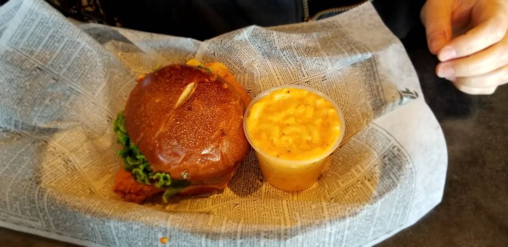 Caplingers Fresh Catch | restaurant | 6685 Whitestown Pkwy, Zionsville, IN 46077, USA | 3177690033 OR +1 317-769-0033