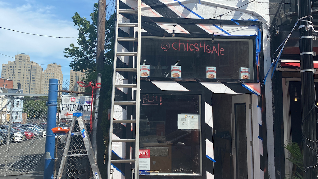 Champs Chics & Waffles | restaurant | 688 Bergen Ave, Jersey City, NJ 07304, USA | 2013335658 OR +1 201-333-5658