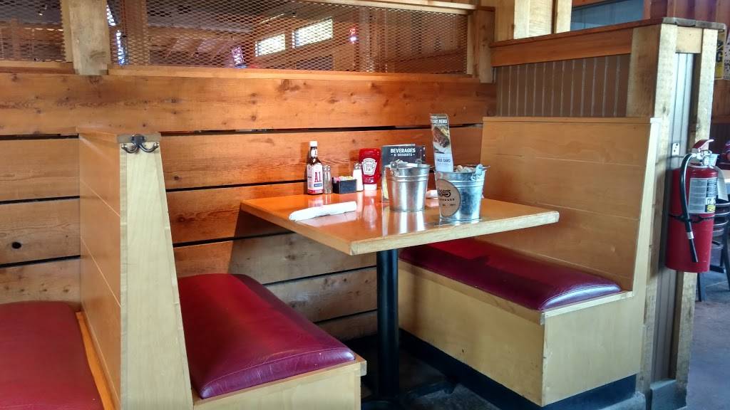 Logans Roadhouse | restaurant | 240 Conference Center Dr E, Peoria, IL 61611, USA | 3096983150 OR +1 309-698-3150