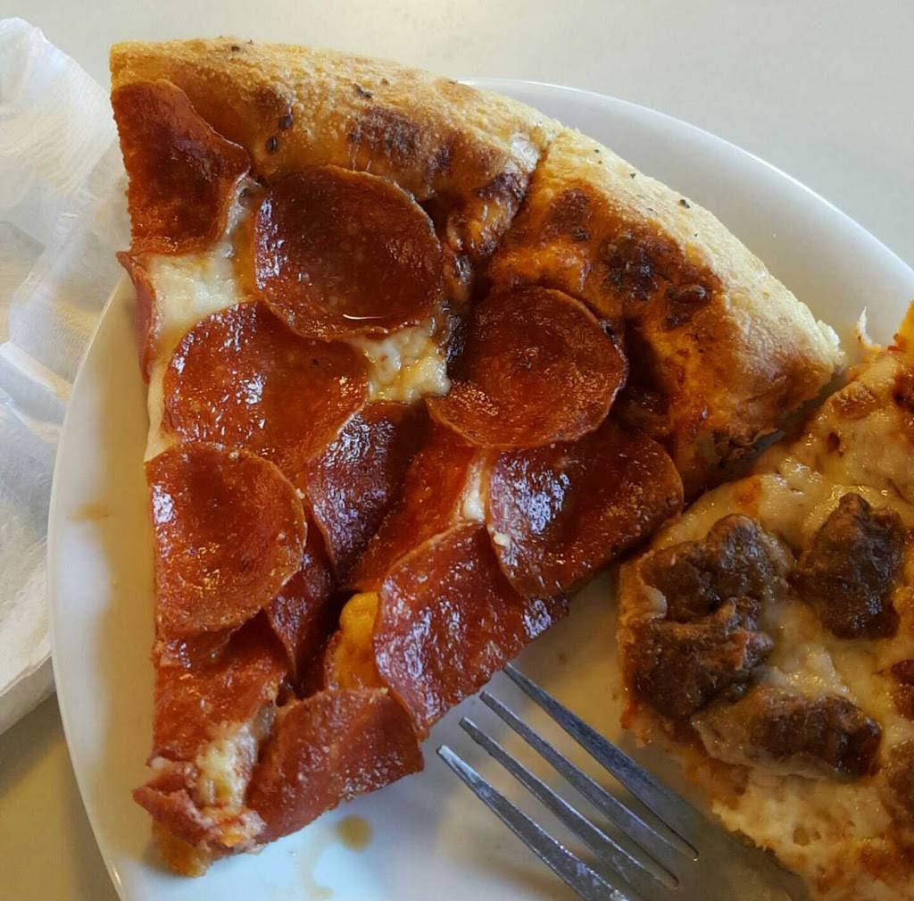 Pizza Hut | meal takeaway | 602 S State St, Jerseyville, IL 62052, USA | 6184989811 OR +1 618-498-9811