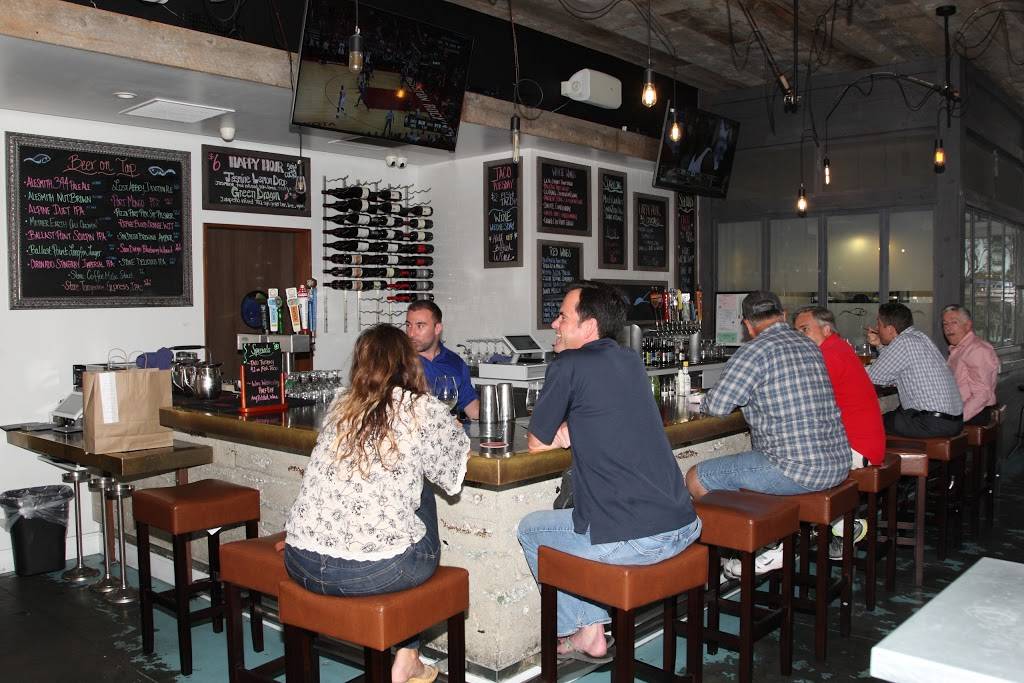 Seaside Pho & Grill | restaurant | 1005 Rosecrans St #101, San Diego, CA 92106, USA | 6194879844 OR +1 619-487-9844