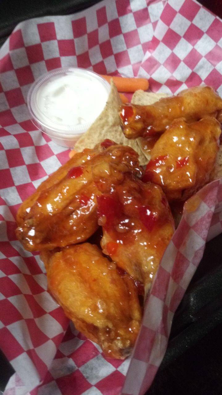 Willies Famous Wings | restaurant | 908 Woodland St, Columbia, TN 38401, USA | 9319820460 OR +1 931-982-0460