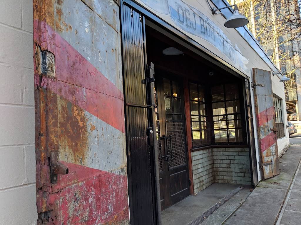 Queen Anne Beerhall | restaurant | 203 W Thomas St, Seattle, WA 98119, USA | 2066594043 OR +1 206-659-4043