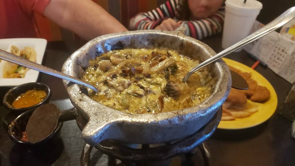 Cristinas Fine Mexican Restaurant | restaurant | 4170 Lavon Dr # 100, Garland, TX 75040, USA | 9724967555 OR +1 972-496-7555