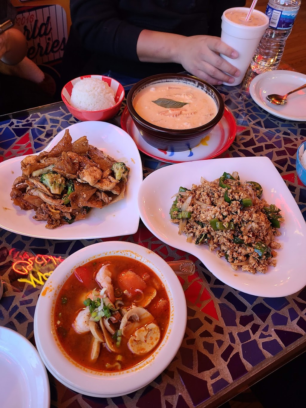 Cozy Noodles n Rice | restaurant | 3456 N Sheffield Ave, Chicago, IL 60657, USA | 7733270100 OR +1 773-327-0100