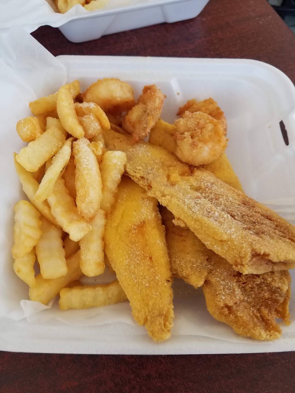 Hook Fish And Chicken | restaurant | 604 1st Ave SE, Moultrie, GA 31768, USA | 2296680665 OR +1 229-668-0665