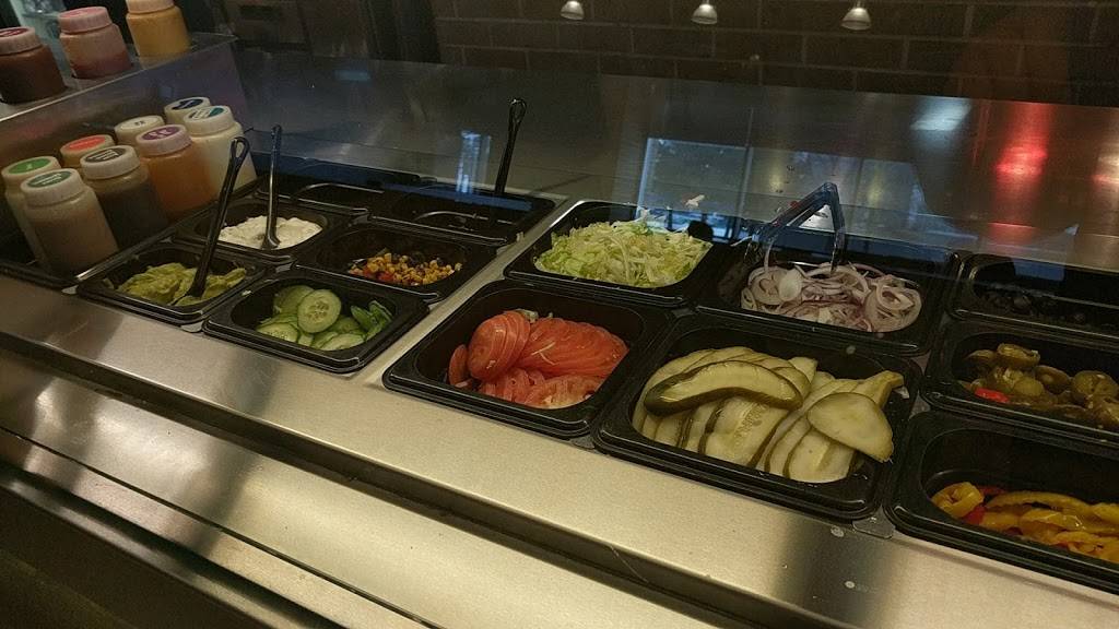 Harveys | restaurant | 2555 Victoria Park Ave, Scarborough, ON M1T 1A3, Canada | 4164949693 OR +1 416-494-9693