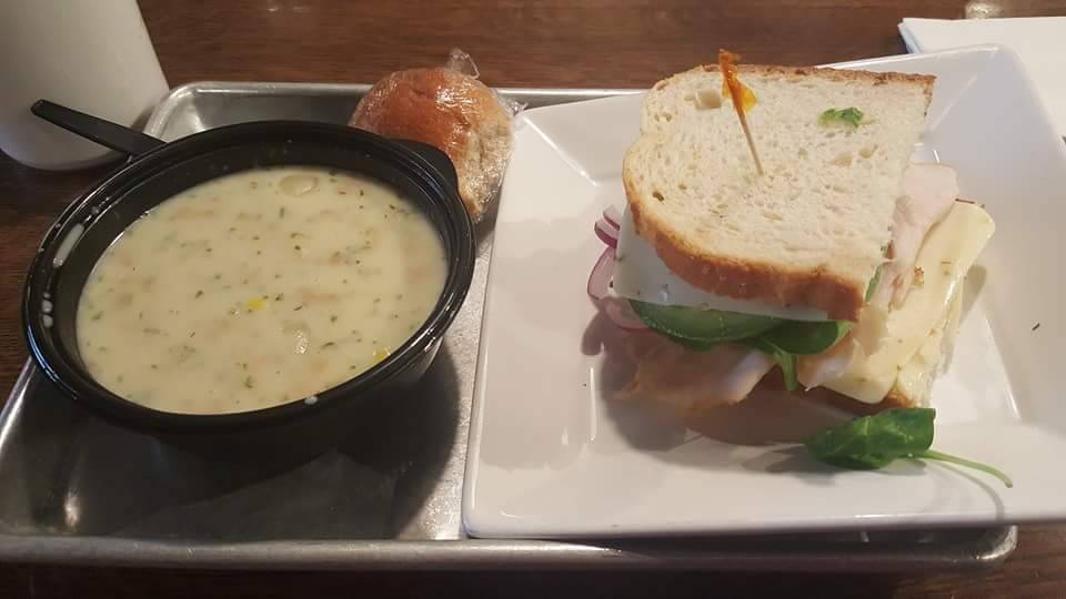 Heirloom Salad Co | restaurant | 211 E Washington St, Iowa City, IA 52240, USA | 3193381300 OR +1 319-338-1300