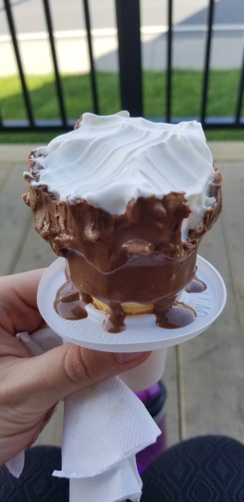 La Pralinière Bar Laitier | restaurant | 2000 Boulevard Dionne, Saint-Georges, QC G5Y 3W9, Canada | 4182218421 OR +1 418-221-8421