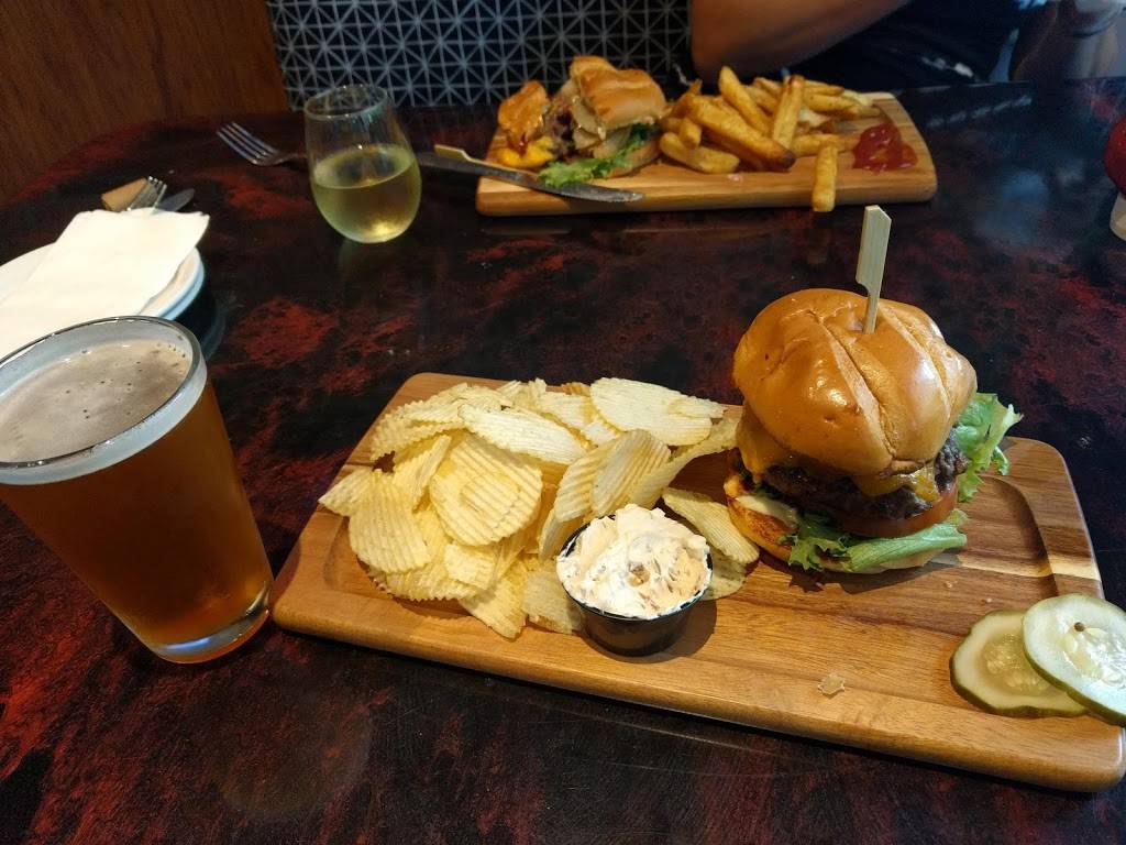 Charles Village Pub & Patio | restaurant | 19 W Pennsylvania Ave, Towson, MD 21204, USA | 4108218155 OR +1 410-821-8155