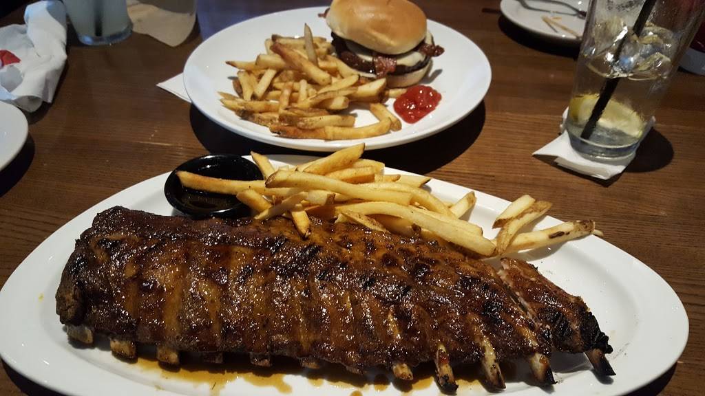 TGI Fridays | restaurant | 14891 Biscayne Blvd, North Miami Beach, FL 33181, USA | 3059444096 OR +1 305-944-4096