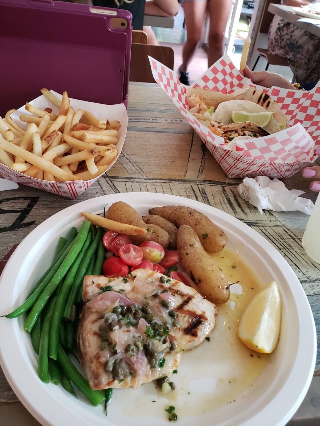 Bostwicks Chowder House | restaurant | 277 Pantigo Rd, East Hampton, NY 11937, USA | 6313241111 OR +1 631-324-1111