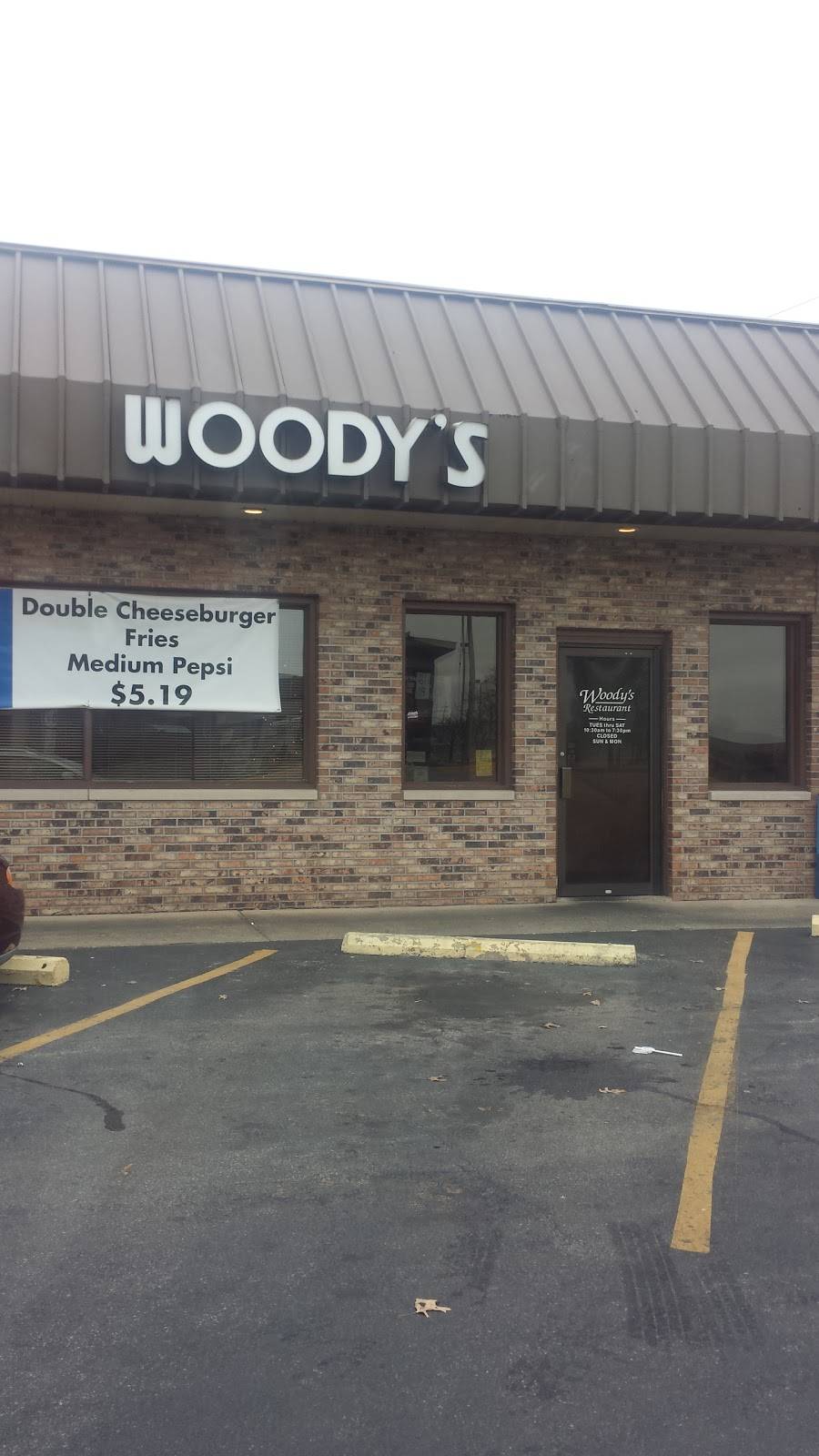 Woodys Drive-In | restaurant | 110 Northport Dr, Godfrey, IL 62035, USA | 6184667840 OR +1 618-466-7840