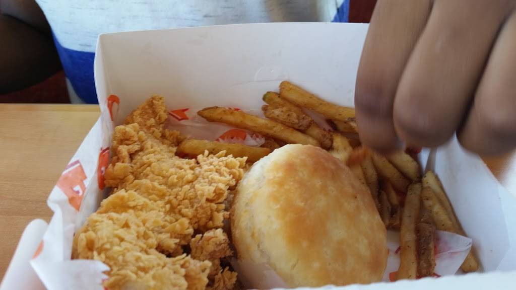 Popeyes Louisiana Kitchen | restaurant | 1636 Grand Ave, Baldwin, NY 11510, USA | 5163772940 OR +1 516-377-2940