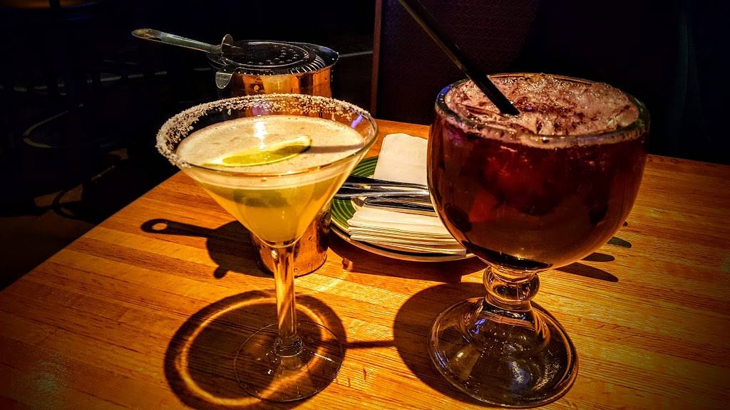 Applebees Grill + Bar | restaurant | 38-01 35th Ave, Astoria, NY 11101, USA | 7189437404 OR +1 718-943-7404