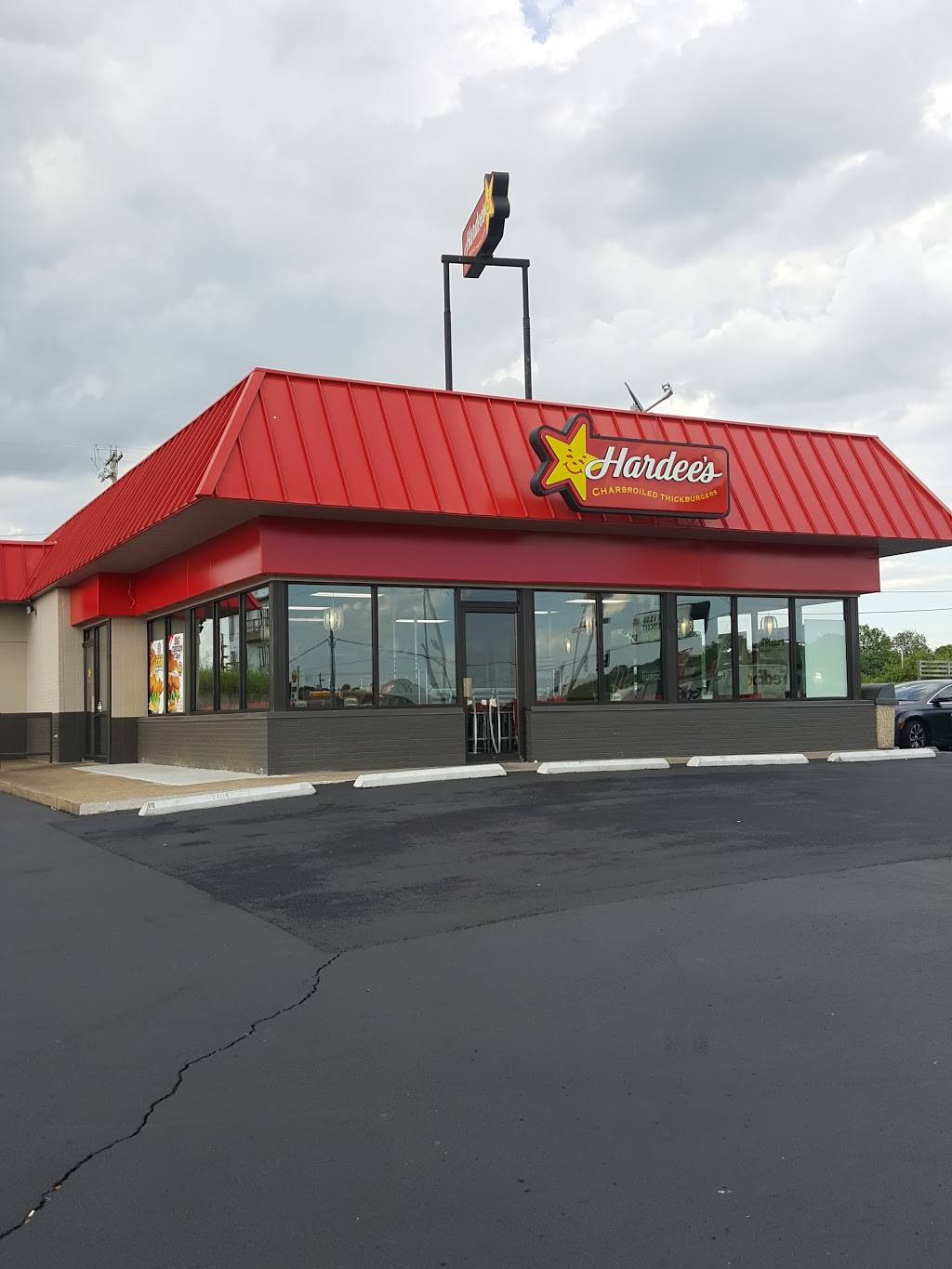 Hardees | restaurant | 592 Interstate Dr, Bowling Green, KY 42101, USA | 2707459930 OR +1 270-745-9930