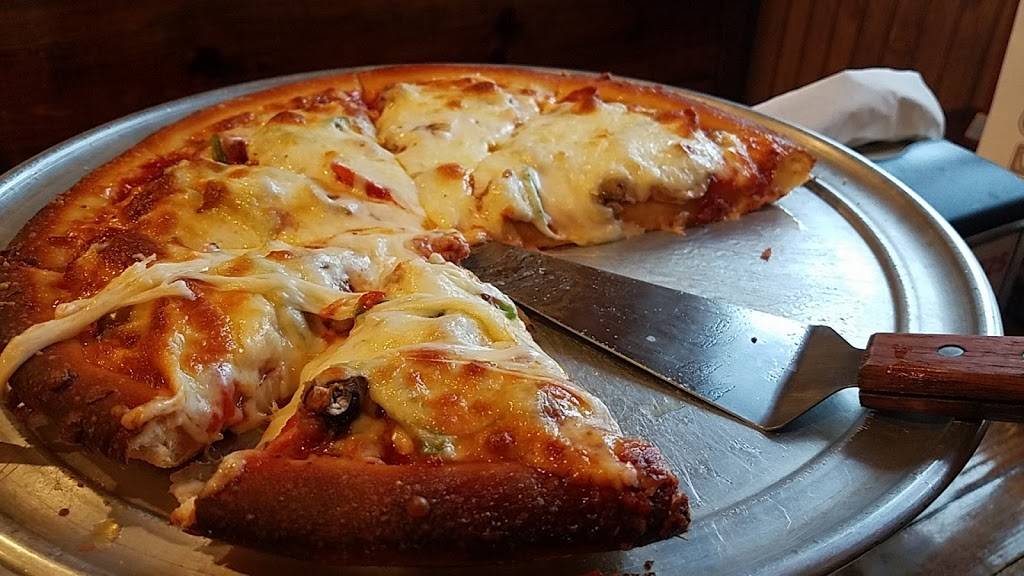 Greathouse of Pizza | meal delivery | 904 N Route 49, Casey, IL 62420, USA | 2179322220 OR +1 217-932-2220