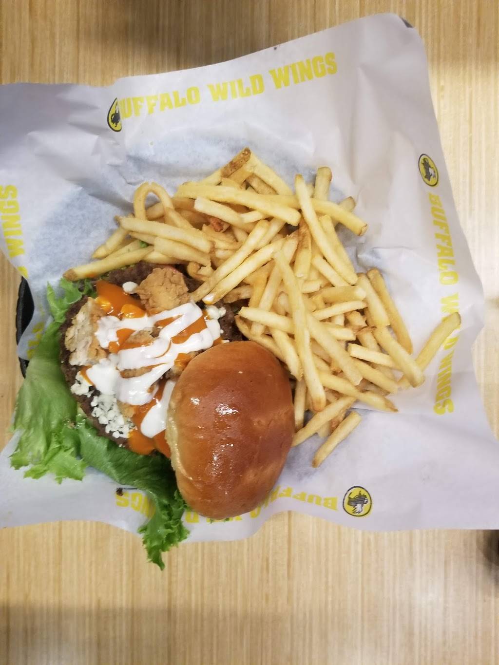 Buffalo Wild Wings | restaurant | 100 S Shaffer Park Dr, Tiffin, OH 44883, USA | 4199379464 OR +1 419-937-9464