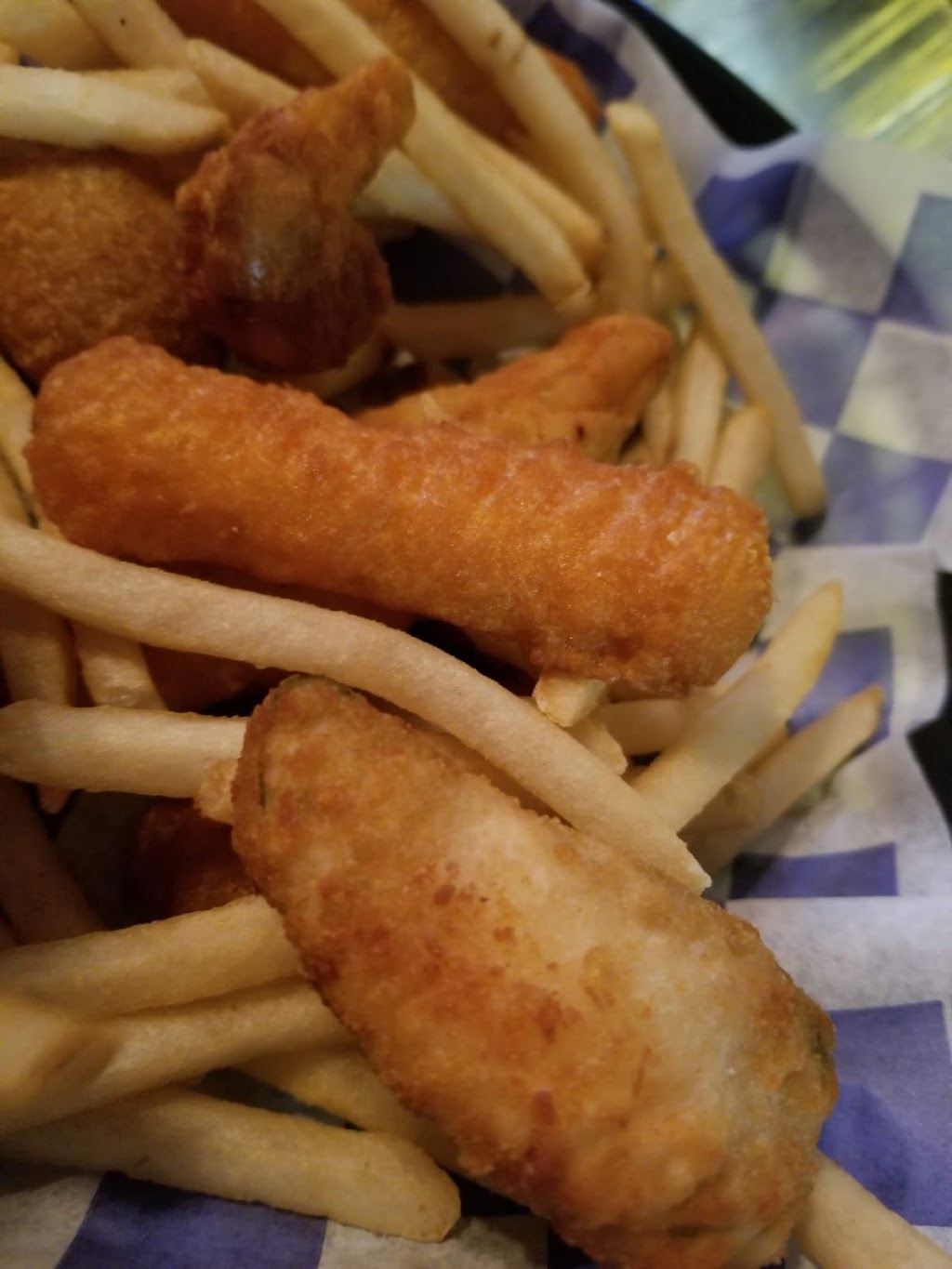 Blue Collar Sports Bar, L.L.C. | restaurant | 120 E Main St, Manchester, IA 52057, USA | 5639273009 OR +1 563-927-3009