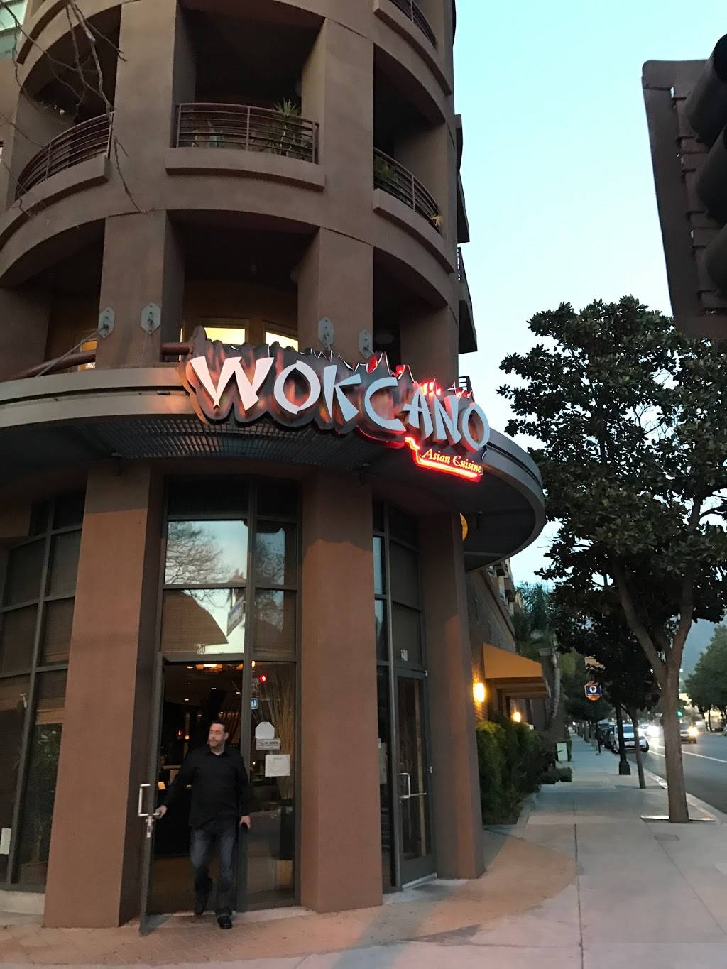 Wokcano | restaurant | 150 S San Fernando Blvd Suite #20, Burbank, CA 91502, USA | 8185242288 OR +1 818-524-2288