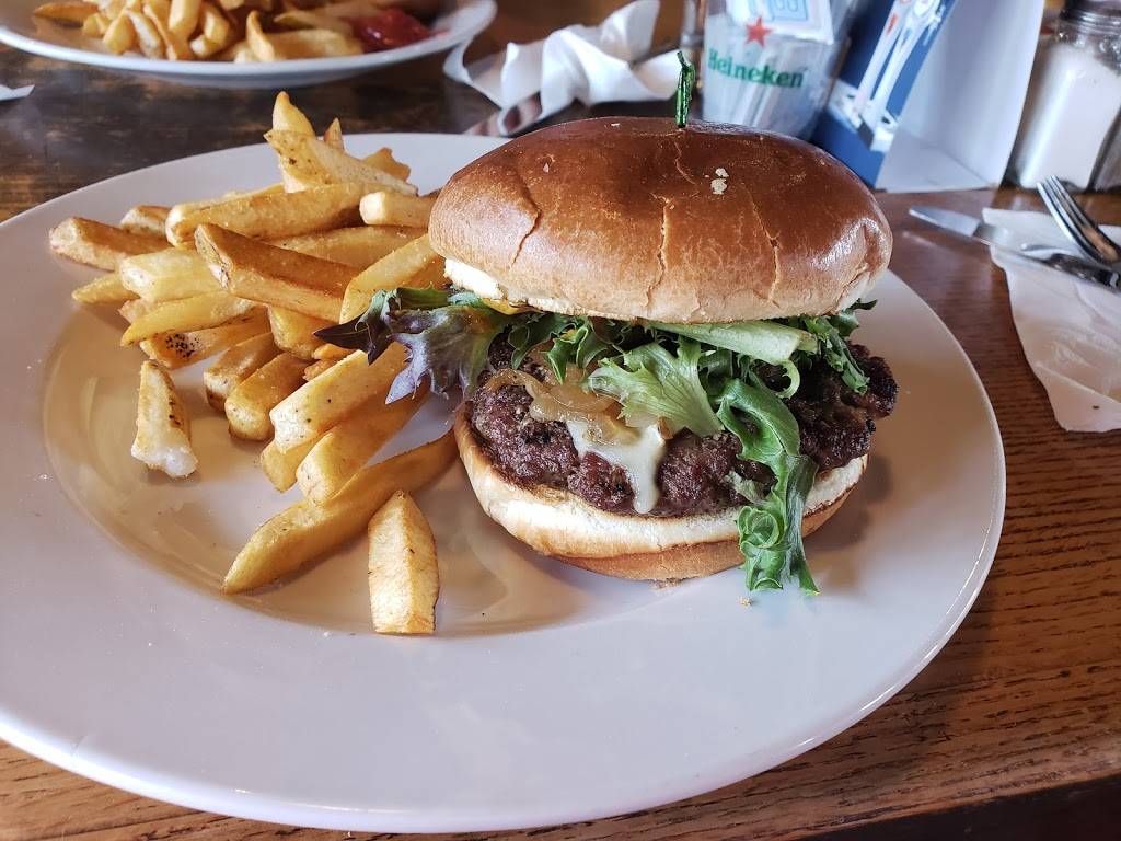 The Irish Shebeen | restaurant | 5555 Eglinton Ave W, Etobicoke, ON M9C 5M1, Canada | 4166959178 OR +1 416-695-9178