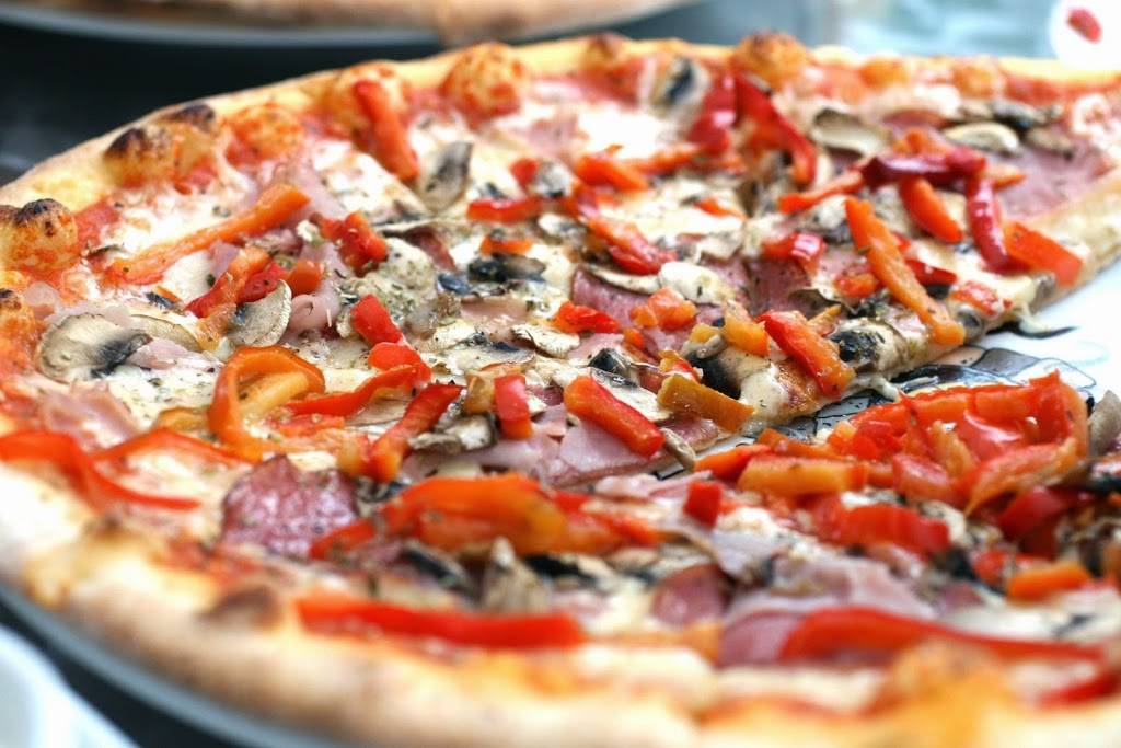 Gino Pizzeria & Hut | restaurant | 22 E Main St B, Huntington, MA 01050, USA | 4136673190 OR +1 413-667-3190