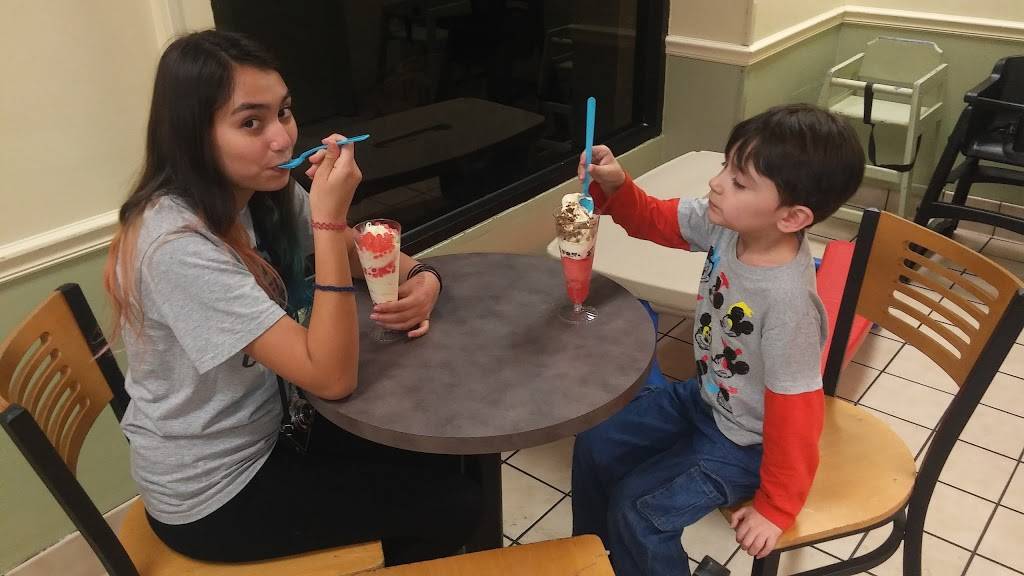 Subway Restaurants | restaurant | 6402 E Mockingbird Ln Ste A, Dallas, TX 75214, USA | 2148269898 OR +1 214-826-9898