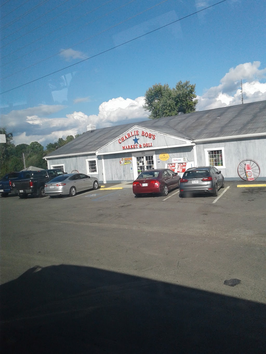 Charlie Bobs Market And Deli | restaurant | 13711 Dumfries Rd, Manassas, VA 20112, USA | 7037947522 OR +1 703-794-7522