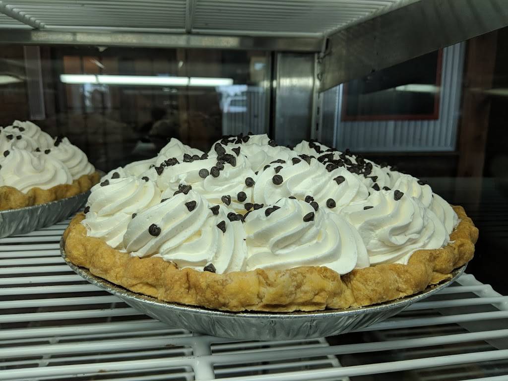 Ravanellis Restaurant | restaurant | 3 American Vlg, Granite City, IL 62040, USA | 6188778000 OR +1 618-877-8000