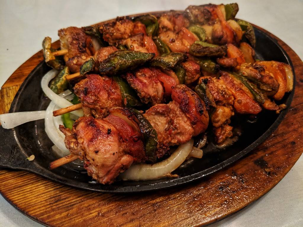 Saras Pakistani & Indian Cuisine | restaurant | 2860 Showplace Dr, Naperville, IL 60564, USA | 6307177865 OR +1 630-717-7865