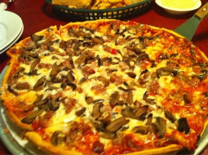Michaelangelos Pizza | restaurant | 8330 W Puetz Rd, Franklin, WI 53132, USA | 4144253070 OR +1 414-425-3070