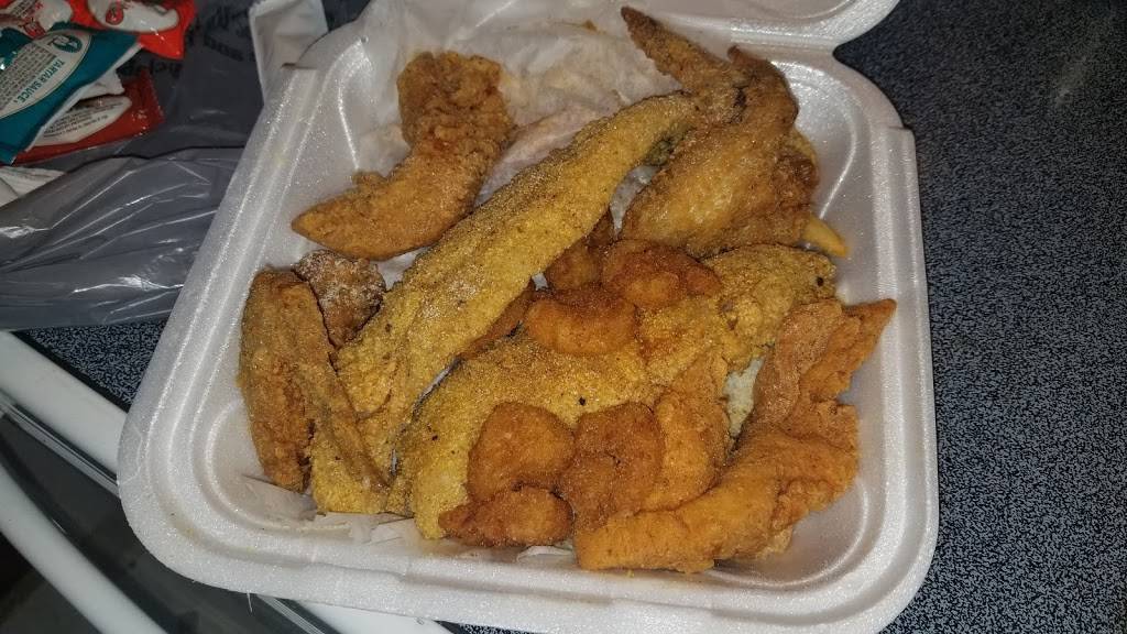 Golden Fried Chicken and Fish | restaurant | 2216 Eakin Rd, Columbus, OH 43223, USA | 6149998833 OR +1 614-999-8833
