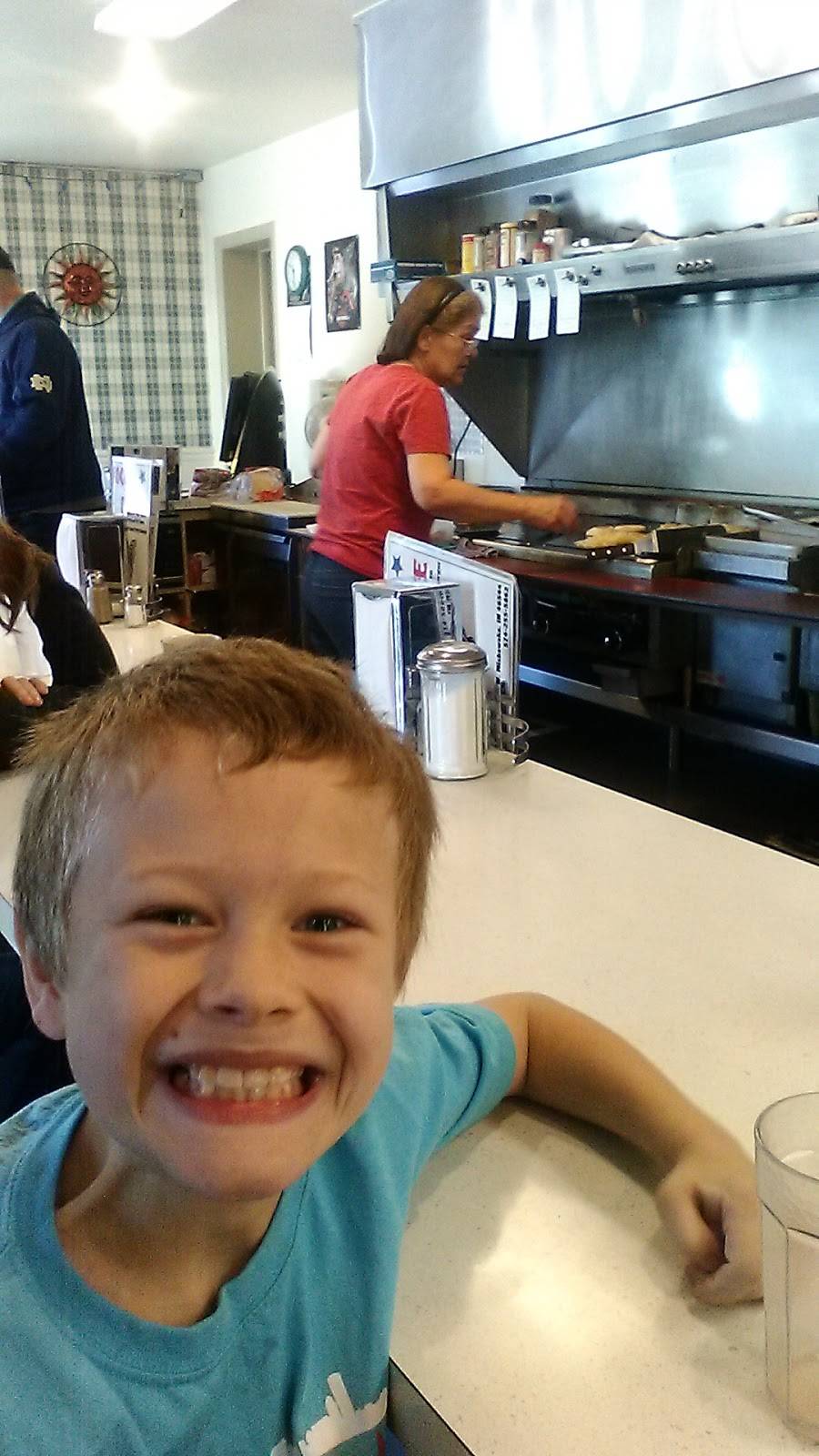 Rocks Place | restaurant | 501 Lincolnway W, Mishawaka, IN 46544, USA | 5742555862 OR +1 574-255-5862