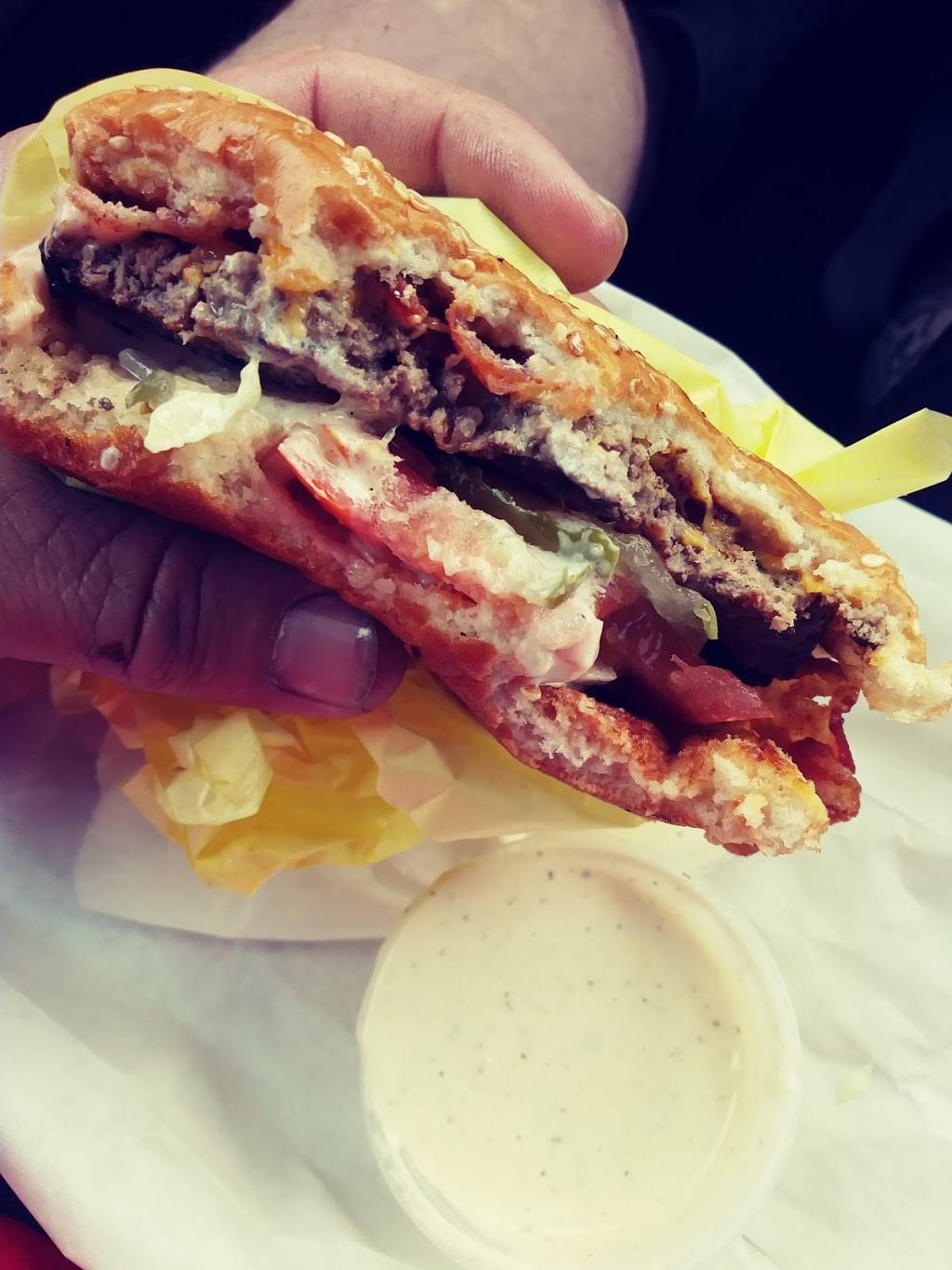 Tommys Drive Thru | restaurant | 230 N San Jacinto St, Hemet, CA 92543, USA | 9516526622 OR +1 951-652-6622