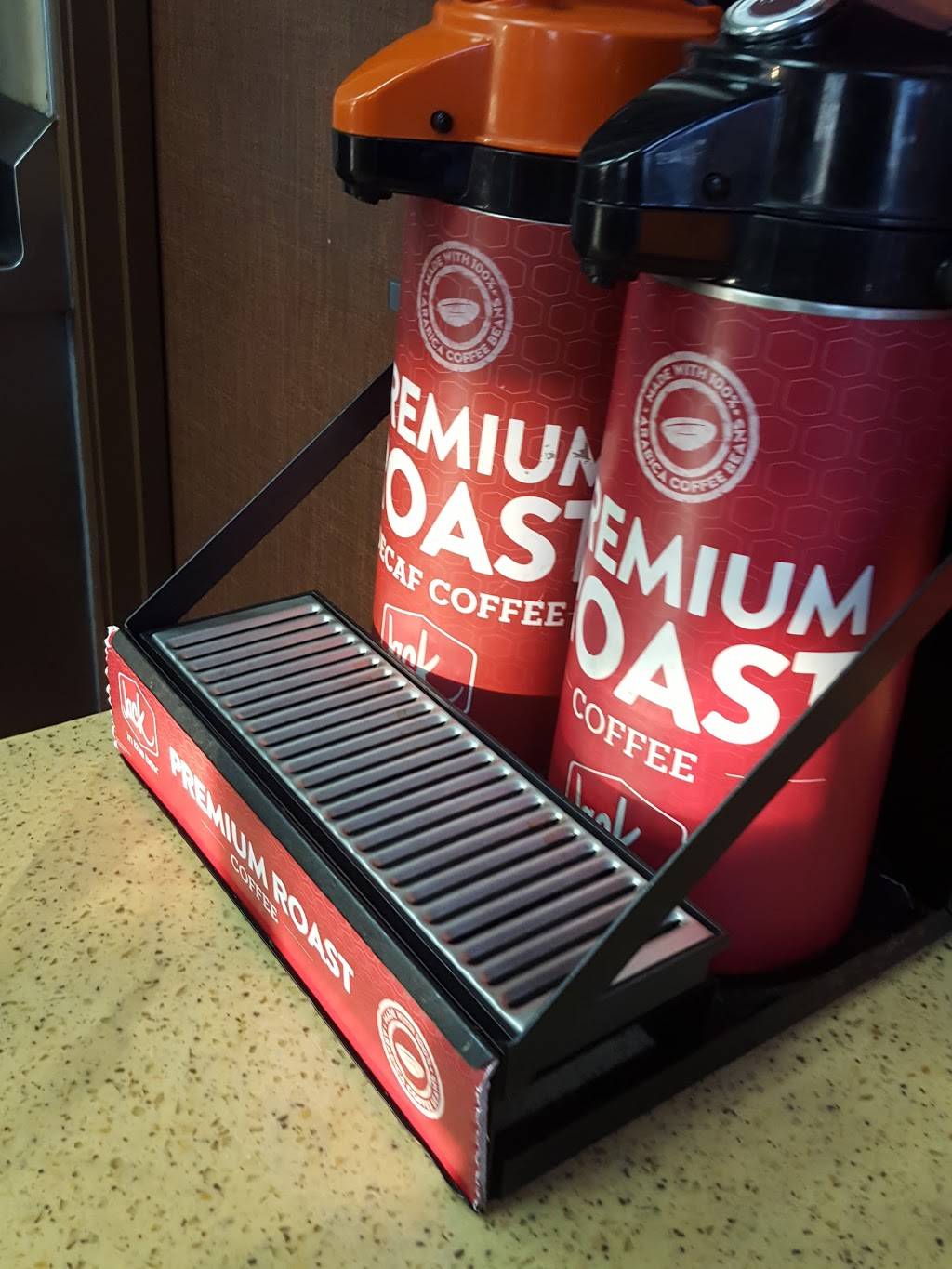 Jack in the Box | restaurant | 101 W Foothill Blvd, Pomona, CA 91767, USA | 9095960029 OR +1 909-596-0029