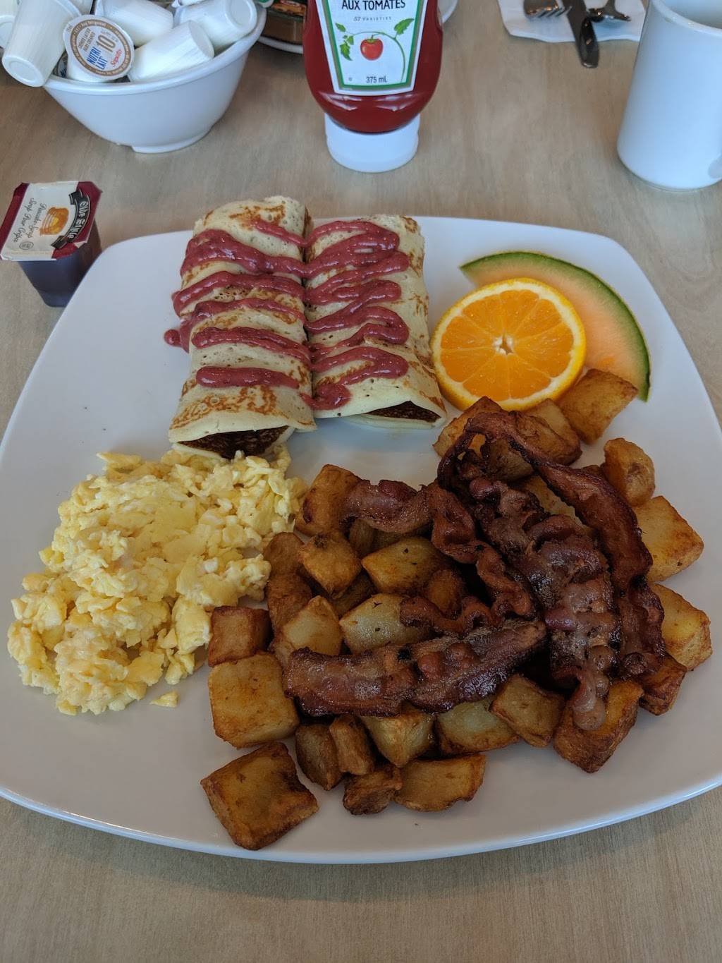 L’eggspress Pointe aux trembles | restaurant | 1400-113 Boulevard Saint-Jean-Baptiste, Pointe-aux-Trembles, QC H1B 4A5, Canada | 5145436044 OR +1 514-543-6044