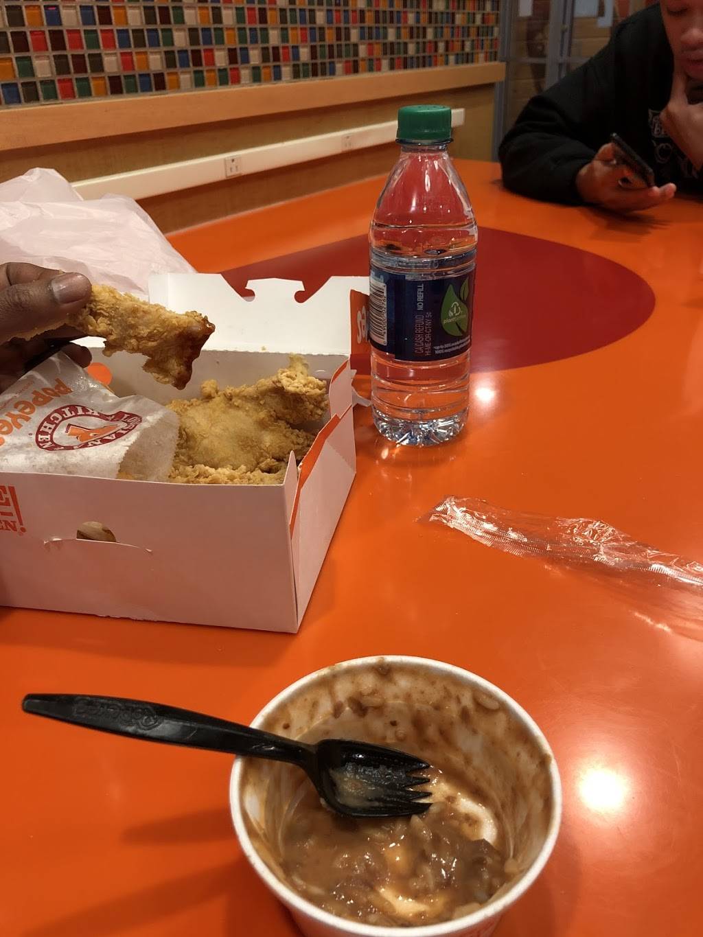 Popeyes Louisiana Kitchen | restaurant | 5200 Woodland Ave, Philadelphia, PA 19143, USA | 2672758770 OR +1 267-275-8770