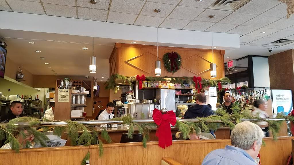 Gracie Mews Diner | meal takeaway | 1550 1st Avenue, New York, NY 10028, USA | 2128612290 OR +1 212-861-2290