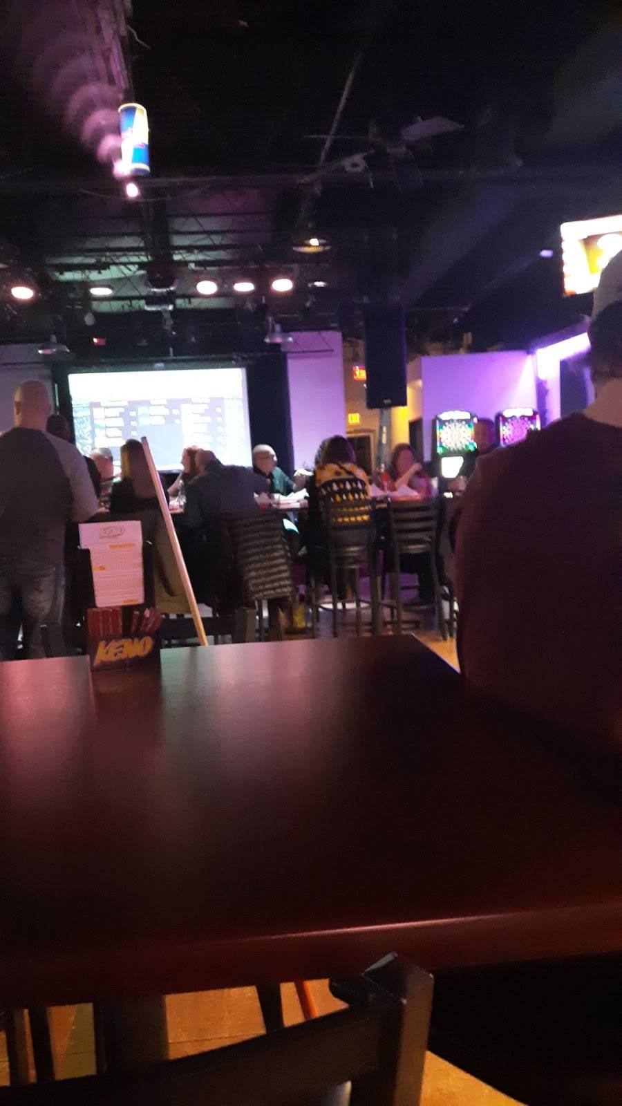 Fenders | restaurant | 8333 Market Exchange Drive, Westerville, OH 43081, USA | 6144364984 OR +1 614-436-4984