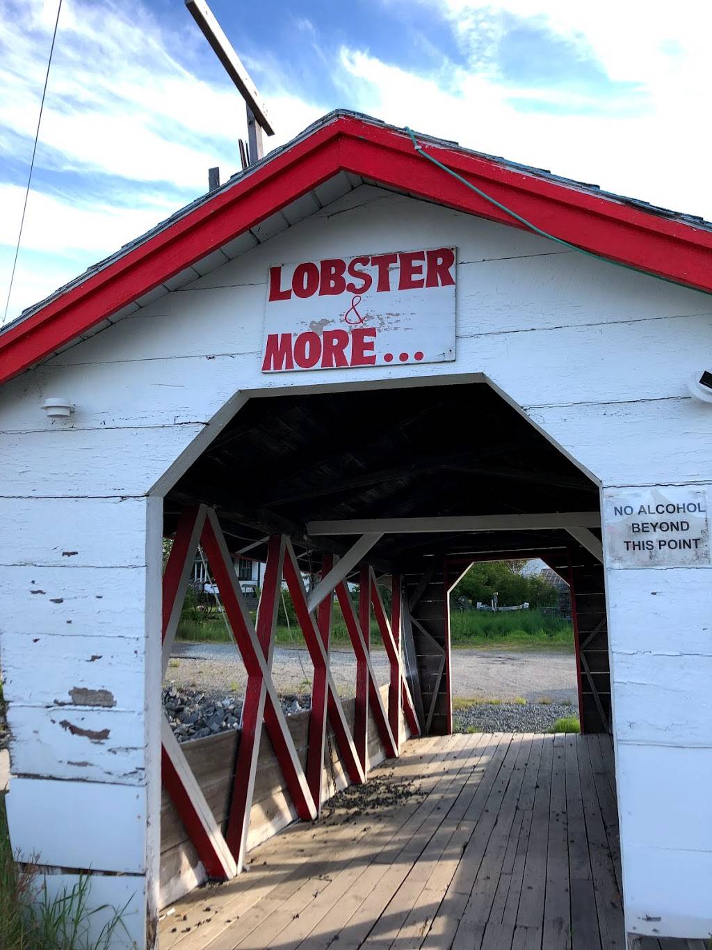 Smokeys BBQ & Lobster Pound | restaurant | 1061 Bar Harbor Rd, Trenton, ME 04605, USA | 2076677300 OR +1 207-667-7300