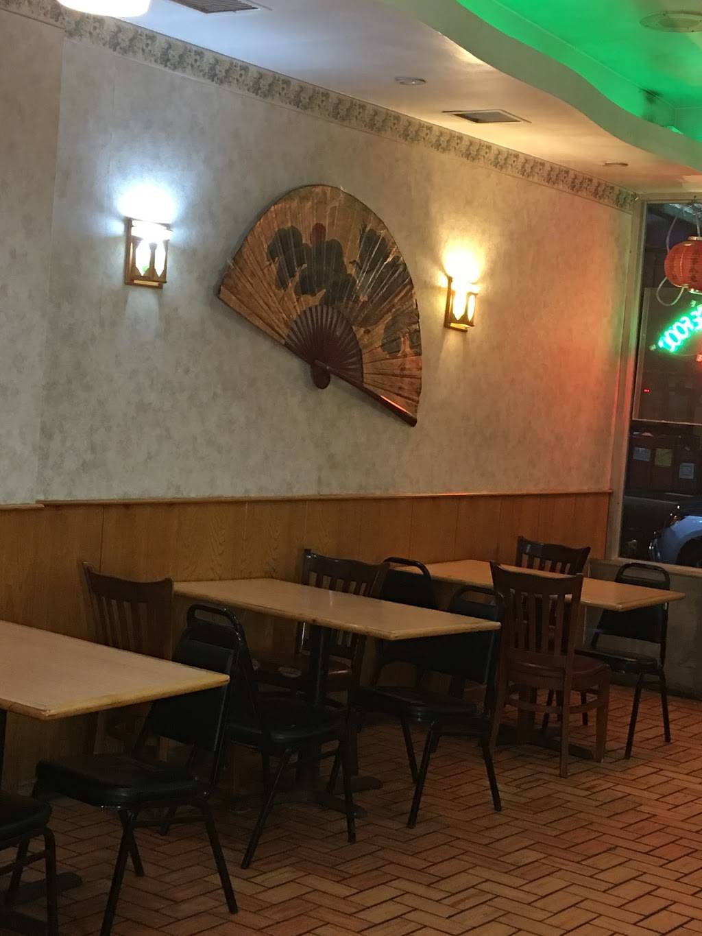 Rainbow Fangs Kitchen | restaurant | 5121 43rd Ave, Woodside, NY 11377, USA | 7185650888 OR +1 718-565-0888